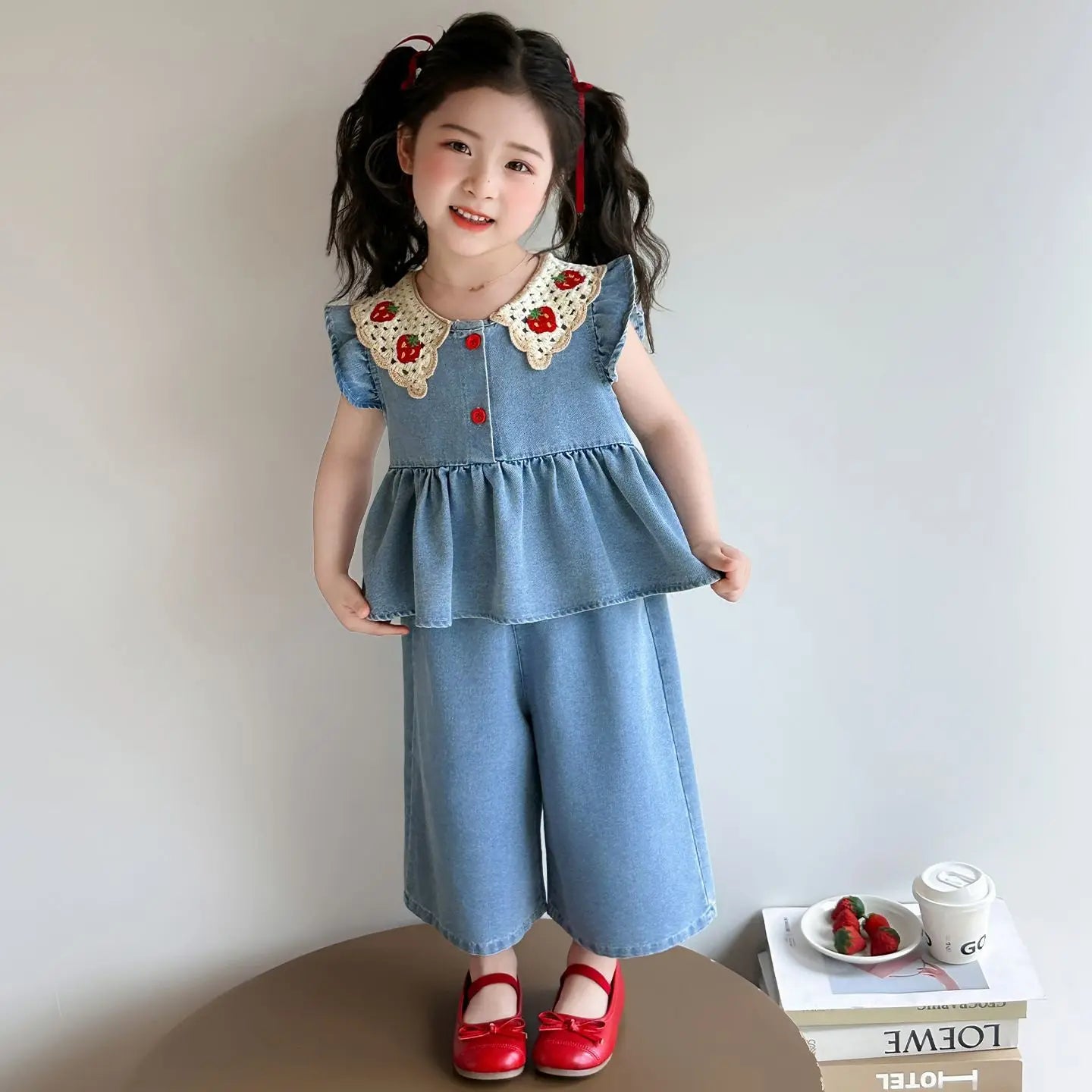 Girl's Cute and Sweet Two-piece Set Girls' Summer New Denim Sleeveless Set Flying Sleeve Wide Shoulder Wide Leg Pants