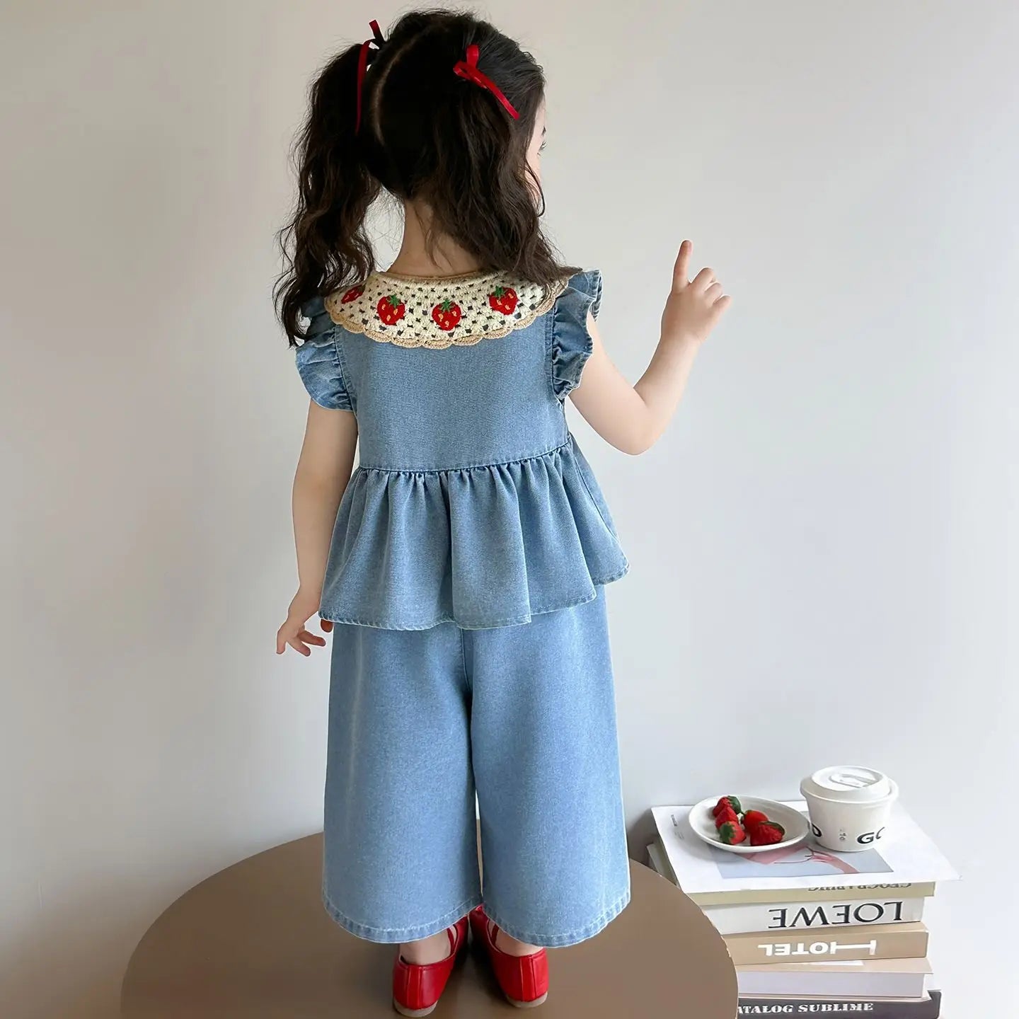 Girl's Cute and Sweet Two-piece Set Girls' Summer New Denim Sleeveless Set Flying Sleeve Wide Shoulder Wide Leg Pants